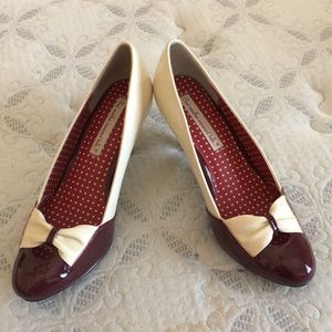B.A.I.T. Maroon/Cream Heels size 8